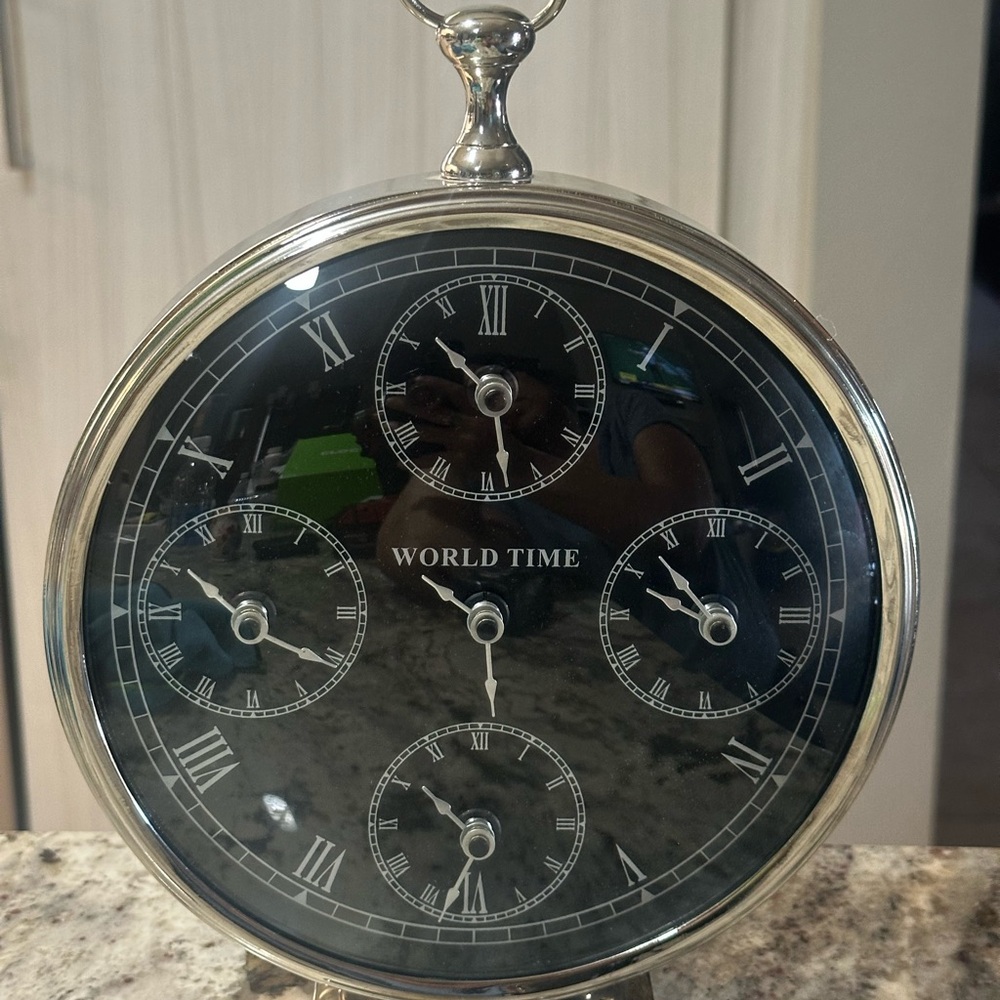 Beautiful Vintage Style Chrome Zodax Chrono Meridian World Clock 5 Time Zones